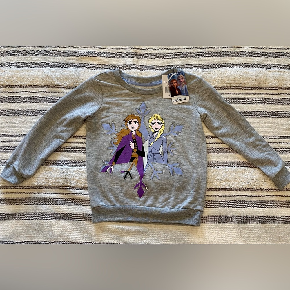 Girl’s size 4 Frozen sweater. NWT!